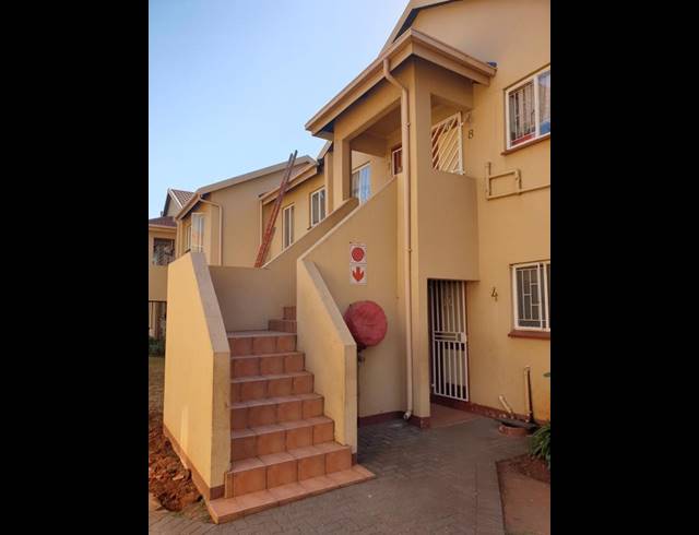 2 BEDROOM PROPERTY TO RENT IN LAKEFIELD